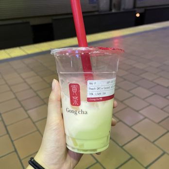 Gong Cha - Peach Milk Tea with Coconut Jelly - Bubble Tea Near Me - Philadelphia, Pennsylvania Gong Cha - Peach Milk Tea with Coconut Jelly - Bubble Tea Near Me - Philadelphia, Pennsylvania