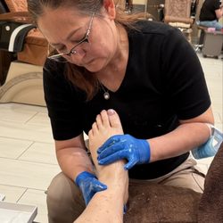Caché Nail Lounge - CiCi giving me an epic foot massage!