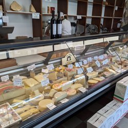Aimi Formaggi  - So many typical local cheeses!