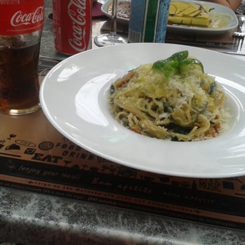Le Petit Café - Vegetarian pasta - Wine Bars Near Me - Lisbon, 11 Le Petit Café - Vegetarian pasta - Wine Bars Near Me - Lisbon, 11