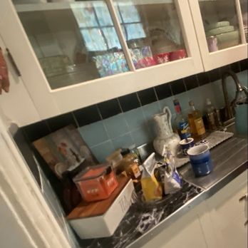 Gina's On Main - Butler pantry had all supplies - Bed & Breakfast Near Me - Mount Holly, North Carolina Gina's On Main - Butler pantry had all supplies - Bed & Breakfast Near Me - Mount Holly, North Carolina