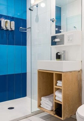 The Beverley Hotel Queen West, Sonder by null