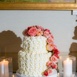 Wallingford Flower - Cake flowers (credit: Rachel Girouard Photography)