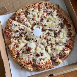 Hawaii's Pizza with breakfast bacon Hawaii's Pizza with breakfast bacon