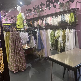 AKIRA - Women's Clothing Near Me - Chicago, Illinois AKIRA - Women's Clothing Near Me - Chicago, Illinois