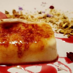 Plant - Creme Brule ! How does one make a vegan cream?!? I don't know but it was good.