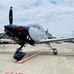 Texas Skies Flight School - Cirrus SR-20 available for instruction!