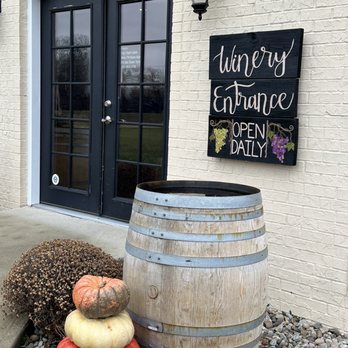 Bluegrass Vineyard - Entrance - Wine Tasting Room Near Me - Smiths Grove, Kentucky