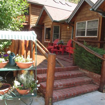Alpenhorn Bed & Breakfast - The Alpenhorn Bed and Breakfast entrance welcomes you! - Big Bear Lake, CA