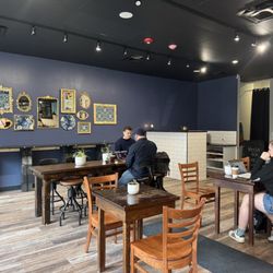 Wise Cup - Lots of seating options