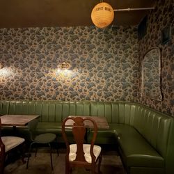 Darlings - Retro seating area