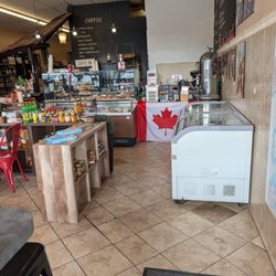 Calabria Bakery - View walking into the store