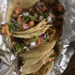 Los Tres Hermanitos  - Chicken tacos