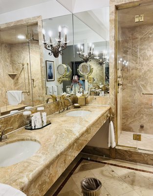 The Genevieve Hotel by null