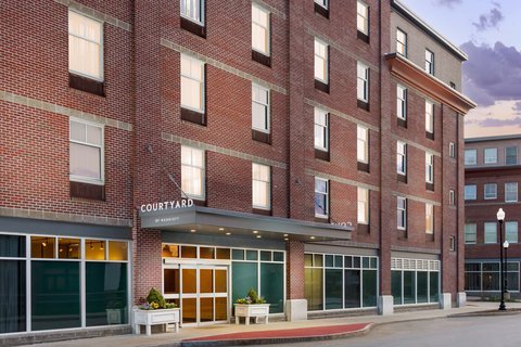 Courtyard Keene Downtown by null