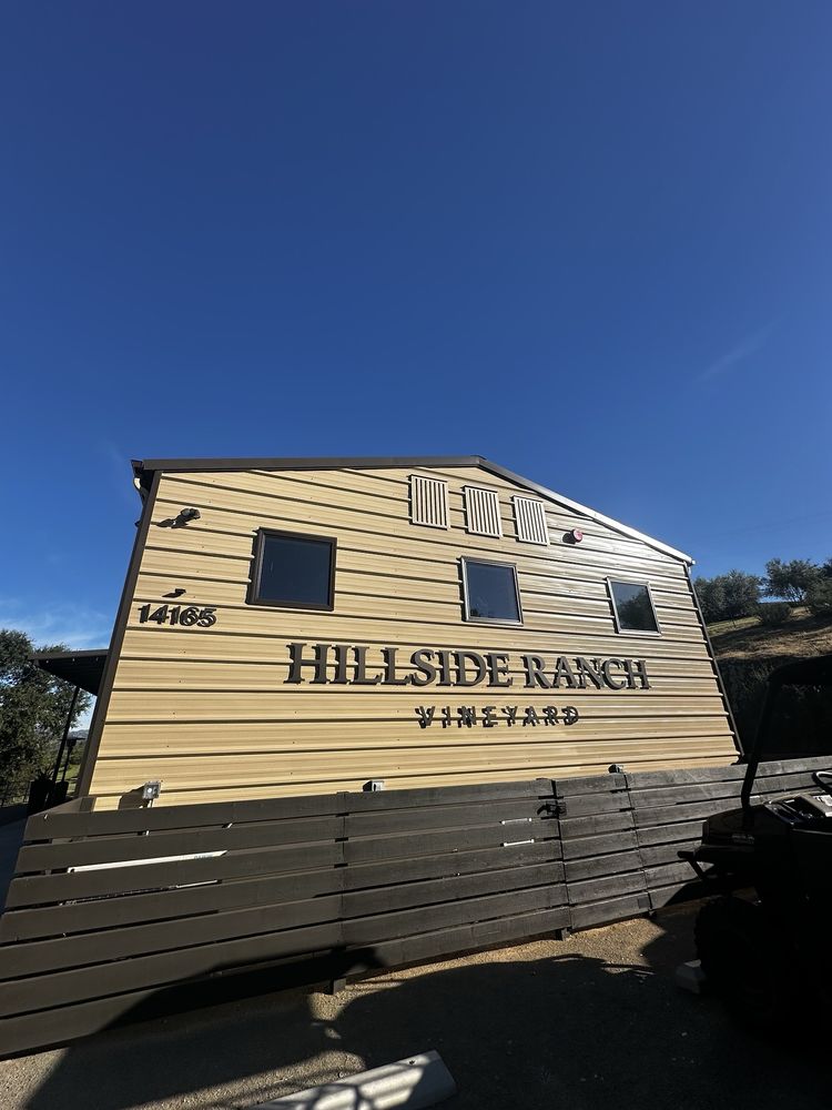 Hillside Ranch Vineyard Logo