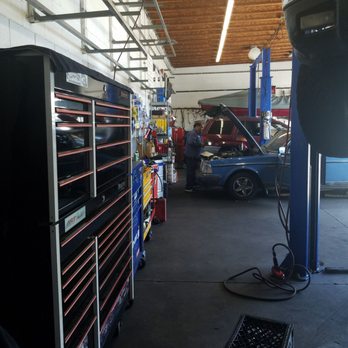 Barry's Auto Service - Clean shop professional looking - Auto Repair Near Me - Los Angeles, California Barry's Auto Service - Clean shop professional looking - Auto Repair Near Me - Los Angeles, California
