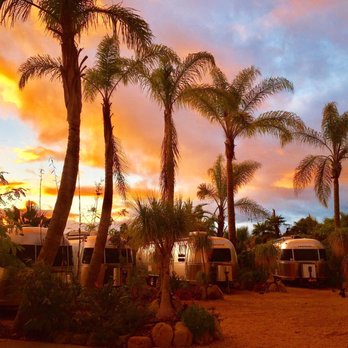 Caravan Outpost - At sunset - Hotels Near Me - Ojai, California