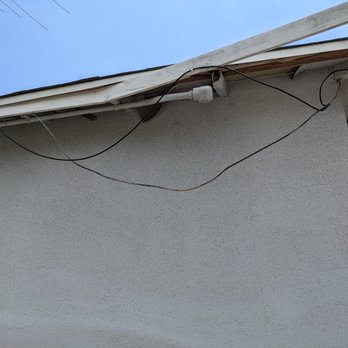 Alex Handyman - Roof overhang Panel #2-Lake Balboa - Handyman Near Me