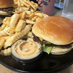 Rattlesnake Grill - The single cheeseburger