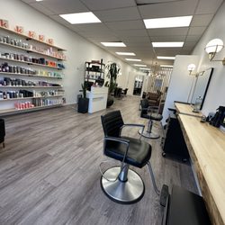Workshop Salon - View of the salon from the front of the salon looking back.