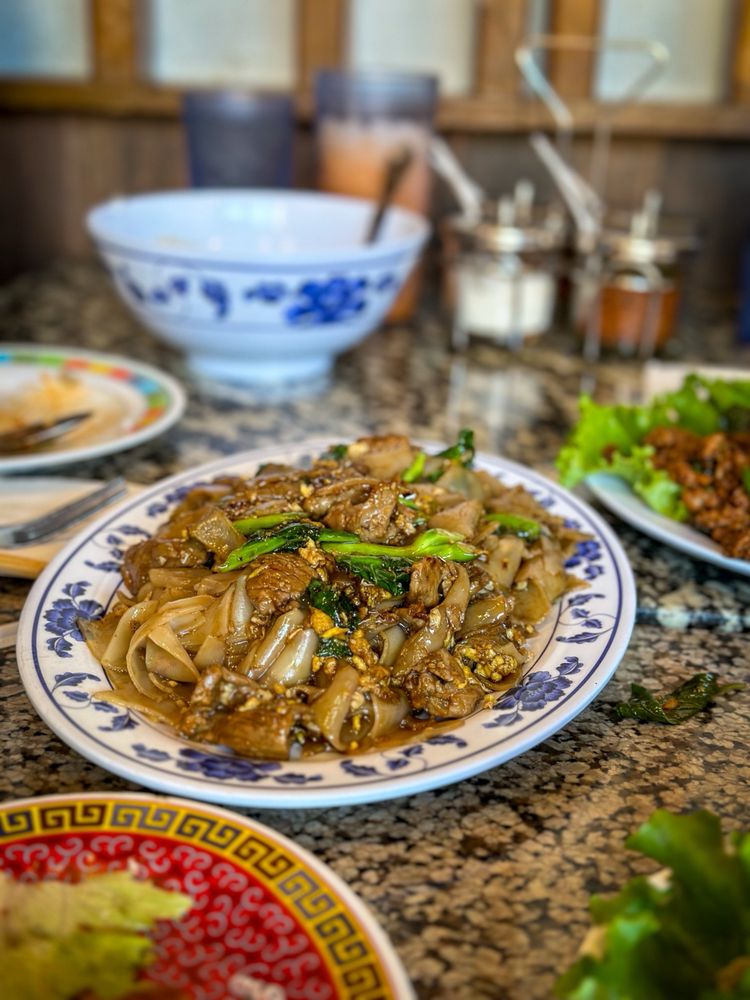Sanamluang Cafe Hollywood