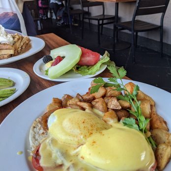 The Kettle - California Benedict - Diners Near Me - Manhattan Beach, California
