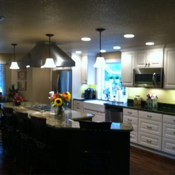 Cascade Kitchens - a kitchen with a center island - General Contractors Near Me - Tumwater, Washington Cascade Kitchens - a kitchen with a center island - General Contractors Near Me - Tumwater, Washington