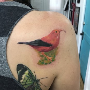 Hula Girl Tattoo - Piercing Near Me - Paia, Hawaii