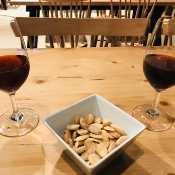 Cockburn's - outstanding - Wine Tasting Room Near Me - Vila Nova de Gaia, 13