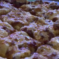 Cuzin’s Tavern & Pizza - Blue Island - Sausage pizza with a great crust