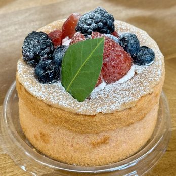 L'AMI Bakery & Cafe - Berry Berry Castella - Bakeries Near Me - New York, New York