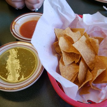 Los Compadres - Chips and sauce that other person claims is a side and not complementary...it is, our 2nd basket... - Mexican Near Me - Florence, Oregon