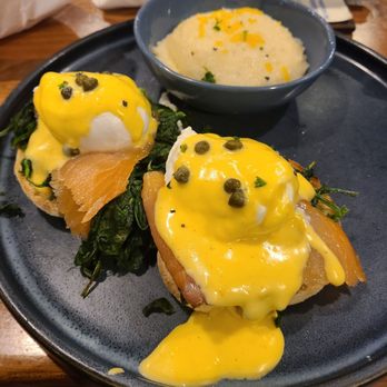 Vovomeena - Smoked Salmon Benedict - Coffee & Tea Near Me - Phoenix, Arizona