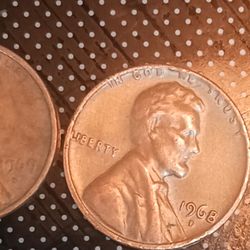 World Numismatics - Would this be considered double die or maybe an error coin?