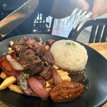 El Aji Picante - Lomo saltado - Peruvian Near Me - Chatsworth, California