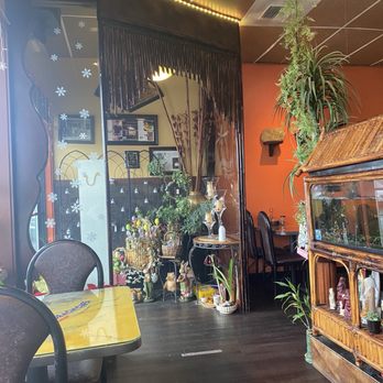 Long Beach Cafe Restaurant - Entrance - Thai Near Me - Lakewood, Washington
