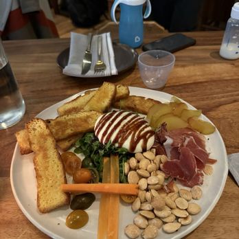 Giulia - Mozzarella A Mano - American Near Me - Minneapolis, Minnesota