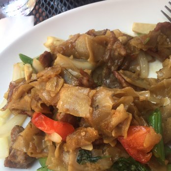 Thai Towne Eatery - Drunken Noodles - Thai Near Me - Orange, California