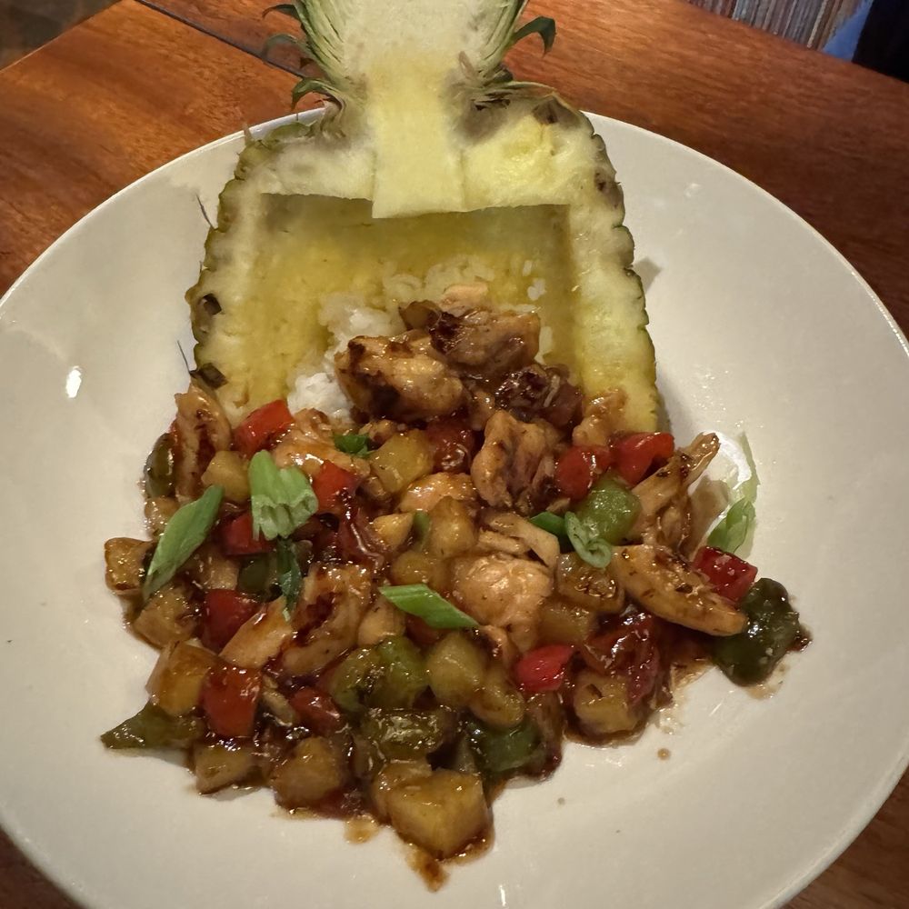 Bahama Breeze - Pineapple Chicken Bowl - Caribbean Near Me - Duluth, Georgia