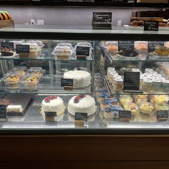 Halekulani Bakery - Awesome cakes! - Bakeries Near Me - Honolulu, Hawaii Halekulani Bakery - Awesome cakes! - Bakeries Near Me - Honolulu, Hawaii