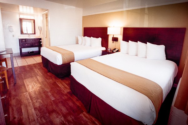 Pines Inn & Suites by null