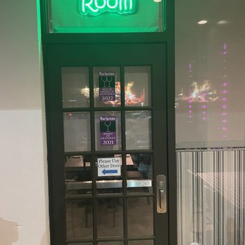 Pazzo Pomodoro - The Vintage Room entrance - Pizza Near Me - Vienna, Virginia