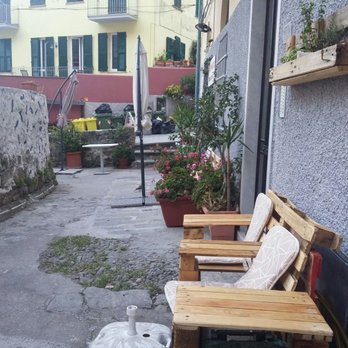 K&Pris - Tres bonnes pizze  dans une rue calme , peu touristique et tres locale avec bons prix et bon goût - Pizza Near Me - Riomaggiore, SP