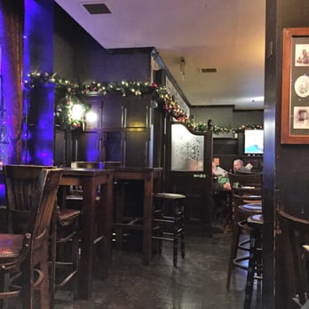 Bag O' Nails - Interior when it started to empty out. - Pubs Near Me - London, XGL