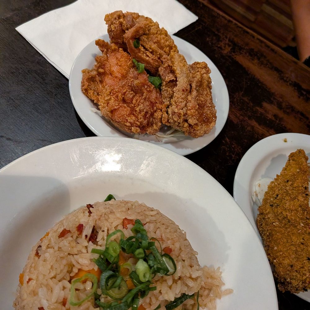Side Street Inn - Fried rice and garlic chicken - Hawaiian Near Me - Honolulu, Hawaii Side Street Inn - Fried rice and garlic chicken - Hawaiian Near Me - Honolulu, Hawaii
