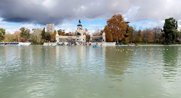 Great Pond of El Retiro by null