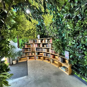 Lost Books - Entrance - Vinyl Records Near Me - Montrose, California Lost Books - Entrance - Vinyl Records Near Me - Montrose, California