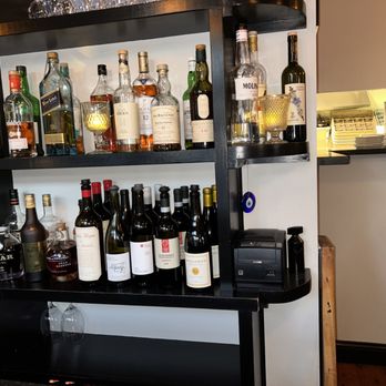 Detente - The bar - Wine Bars Near Me - Edgartown, Massachusetts