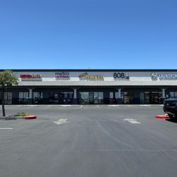 Clean Freaks Laundry Service - Store Plaza